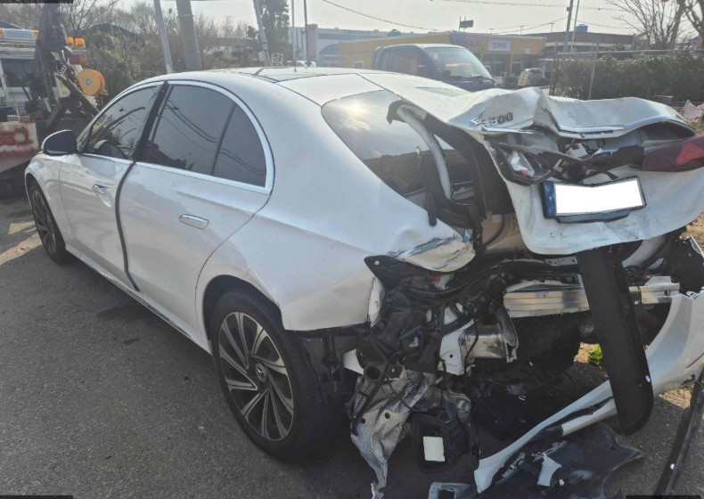 Mercedes-Benz E 300 4MATIC