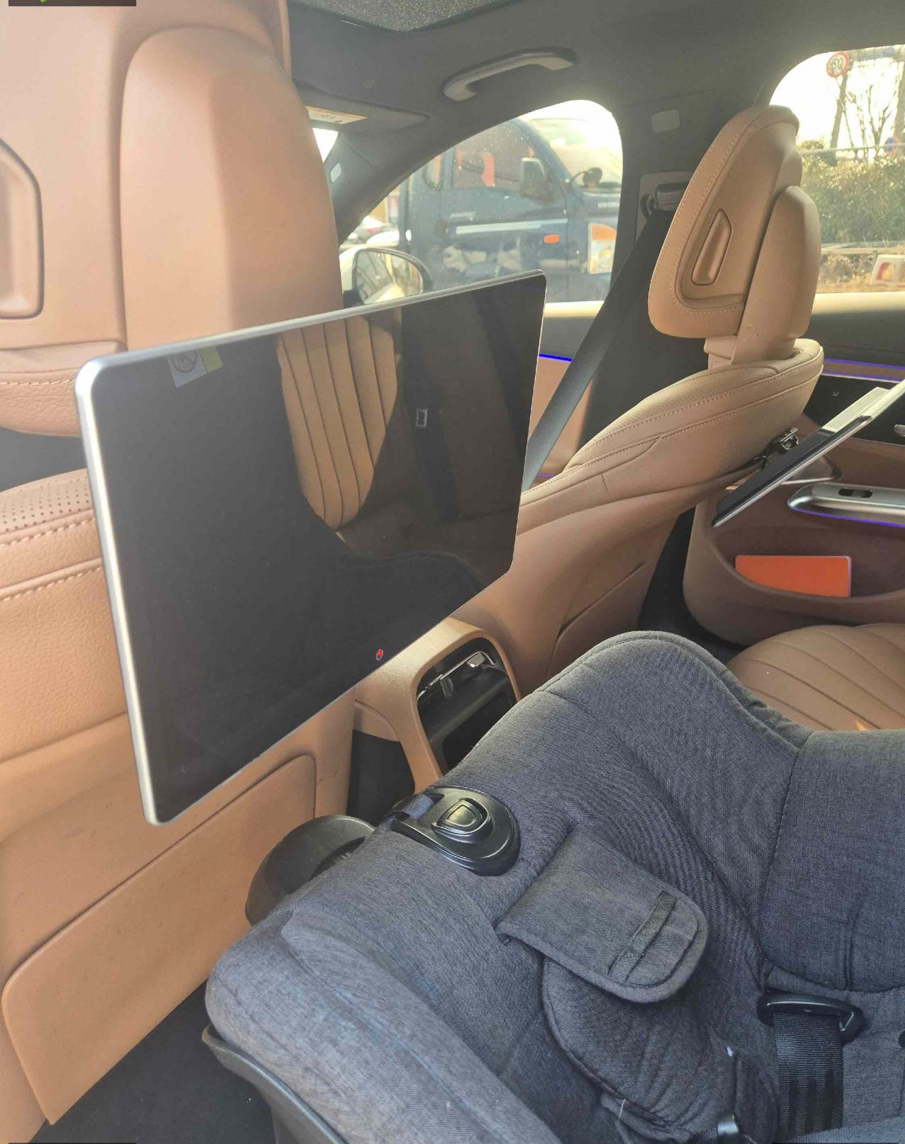 Mercedes-Benz E 300 4MATIC