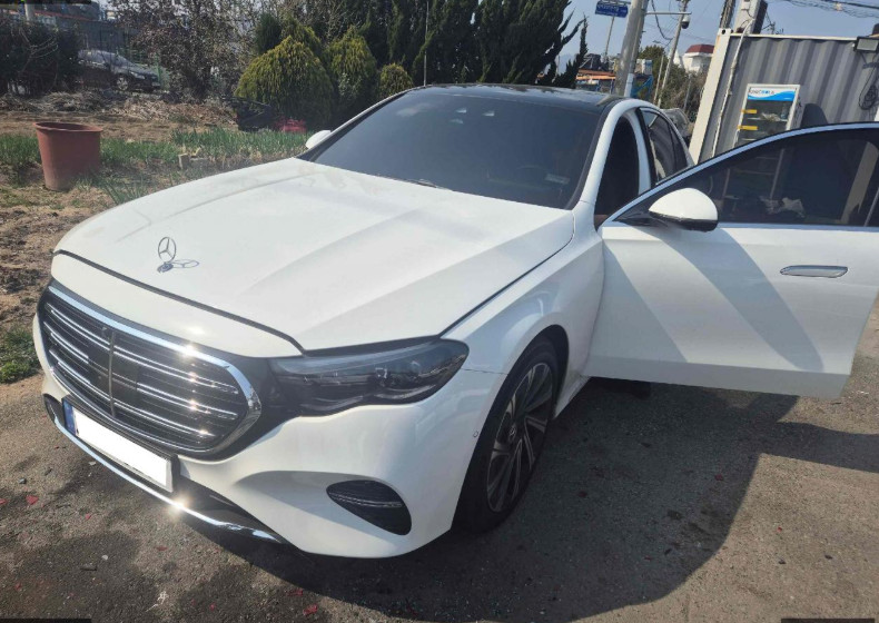 Mercedes-Benz E 300 4MATIC