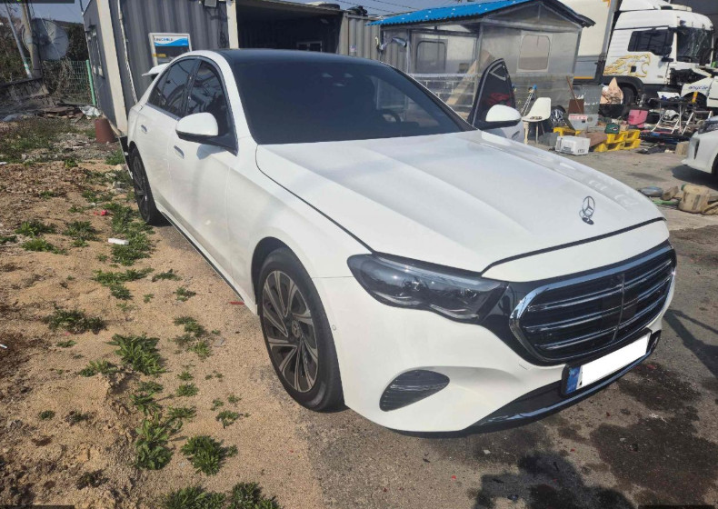 Mercedes-Benz E 300 4MATIC