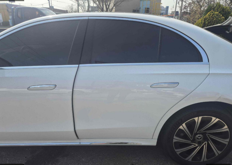 Mercedes-Benz E 300 4MATIC