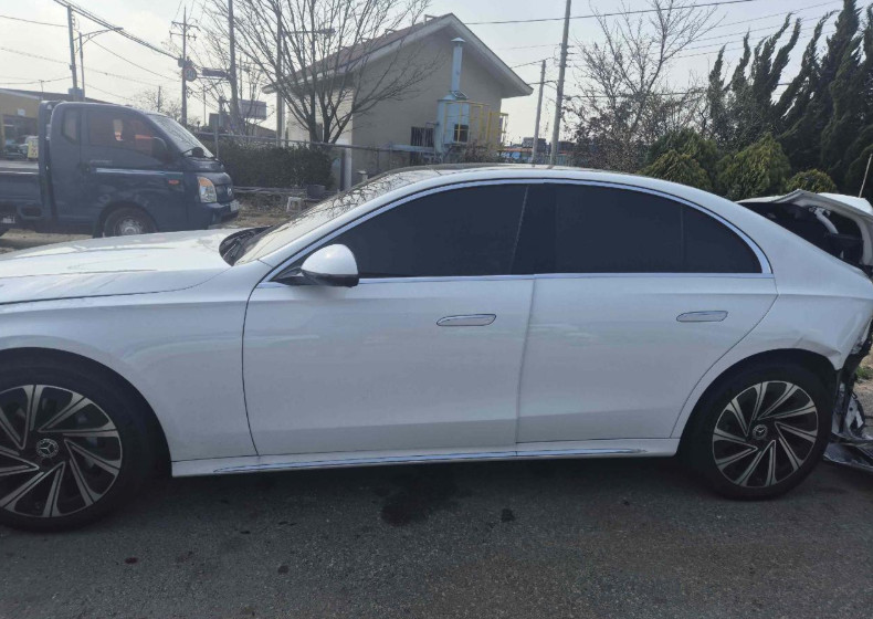 Mercedes-Benz E 300 4MATIC