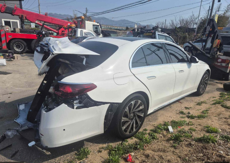 Mercedes-Benz E 300 4MATIC