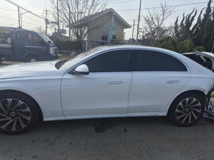 Mercedes-Benz E 300 4MATIC