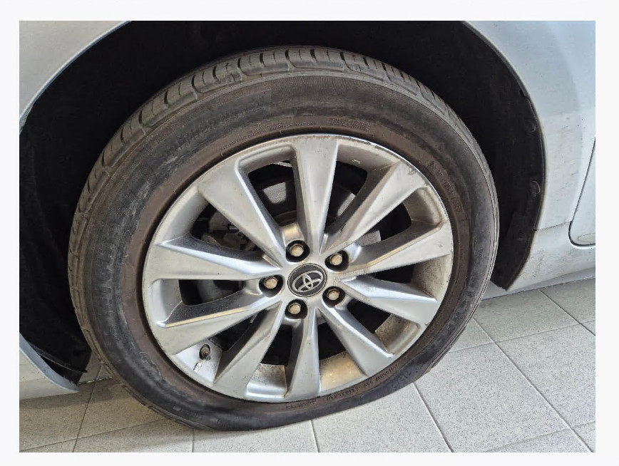 토요타 Camry Hybrid LE