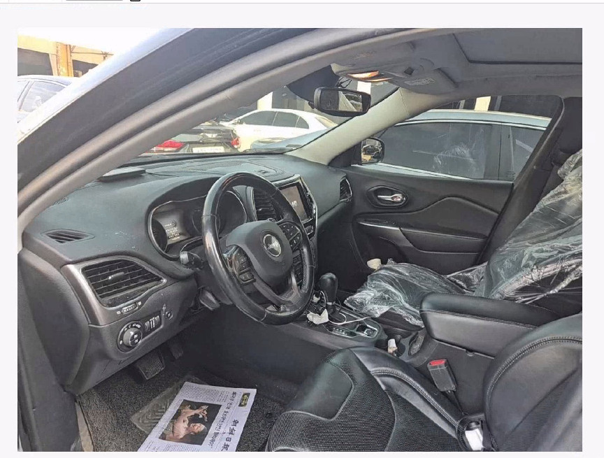 짚 체로키 2.4 AWD