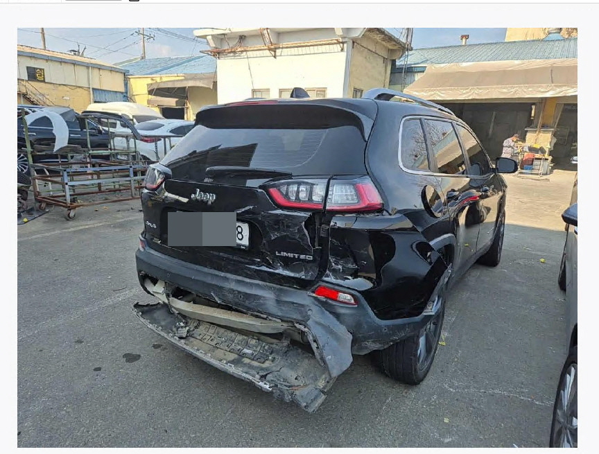 짚 체로키 2.4 AWD