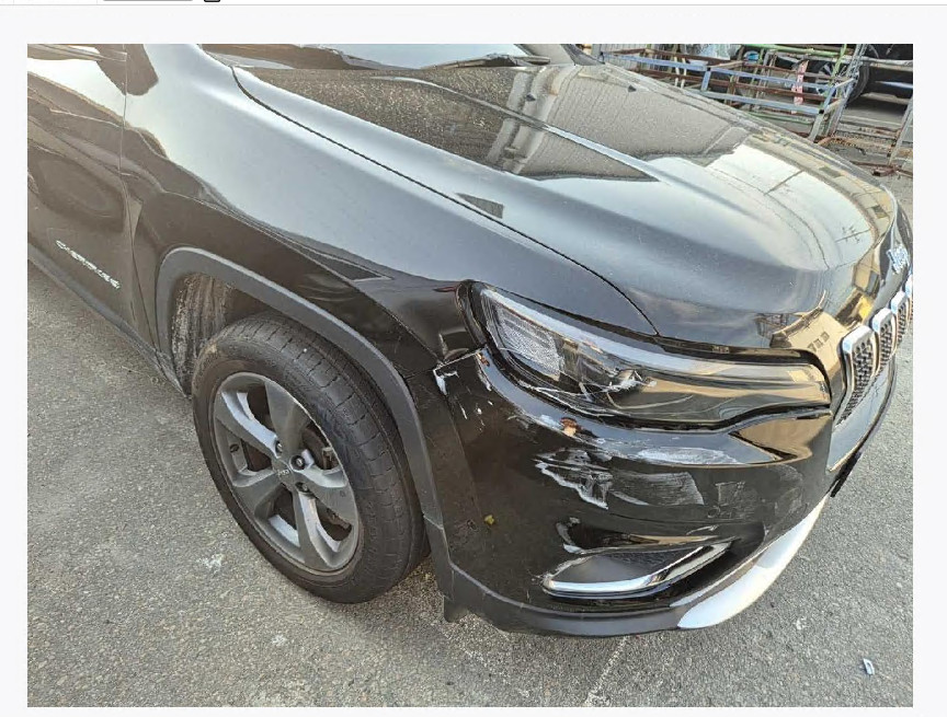 짚 체로키 2.4 AWD