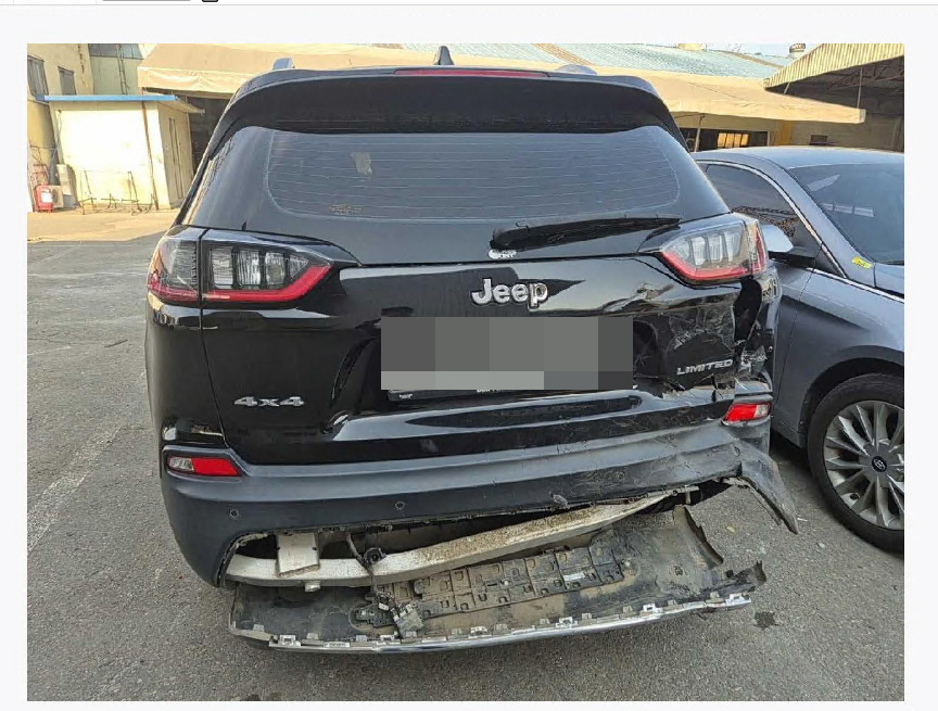 짚 체로키 2.4 AWD