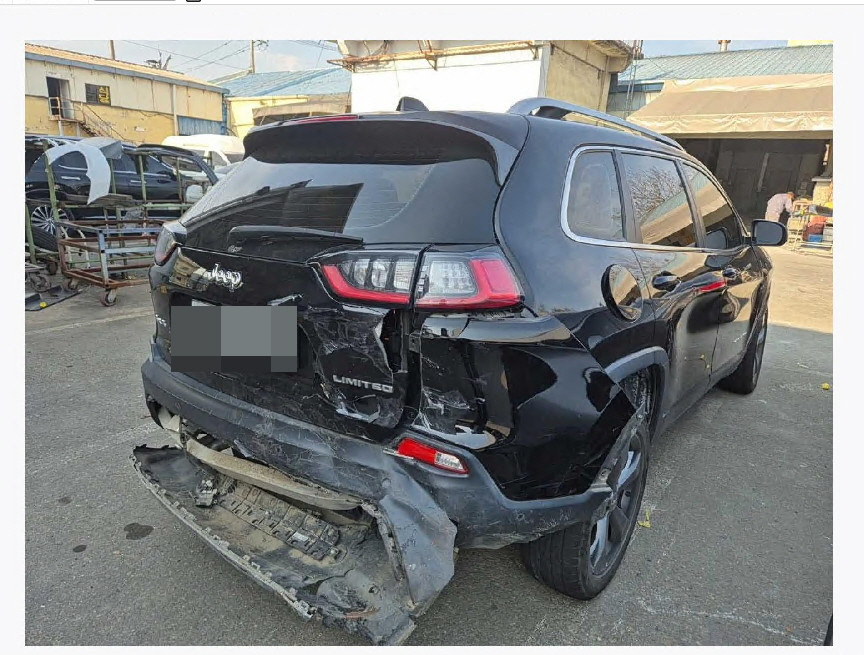 짚 체로키 2.4 AWD