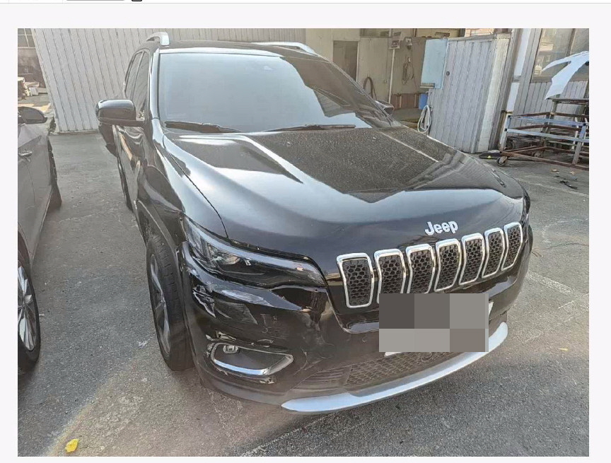 짚 체로키 2.4 AWD