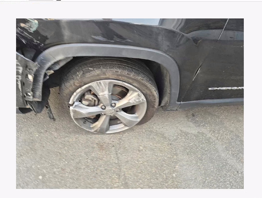 짚 체로키 2.4 AWD