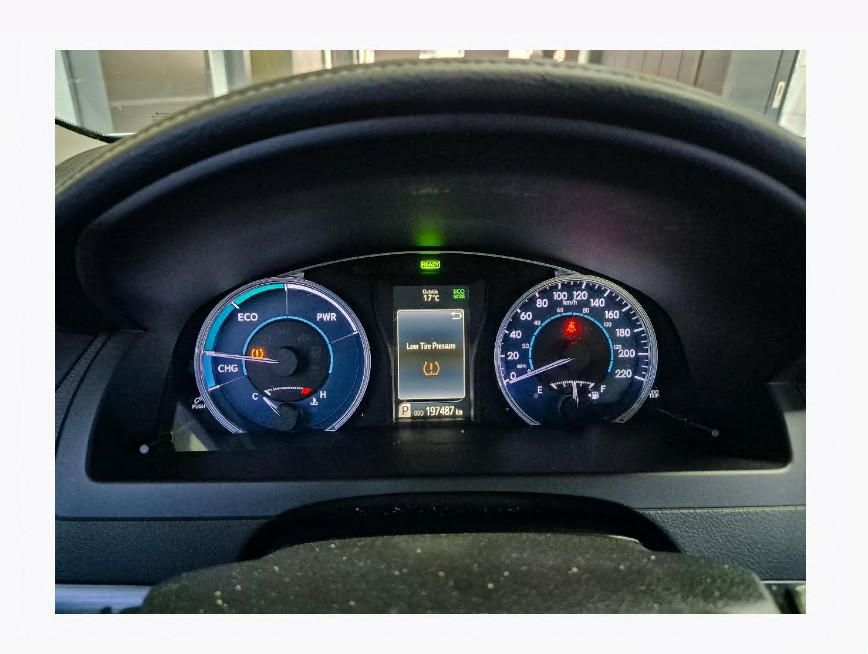 토요타 Camry Hybrid LE