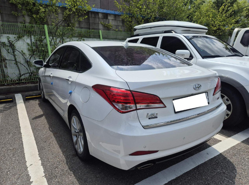 i40 Saloon