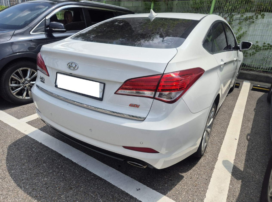 i40 Saloon