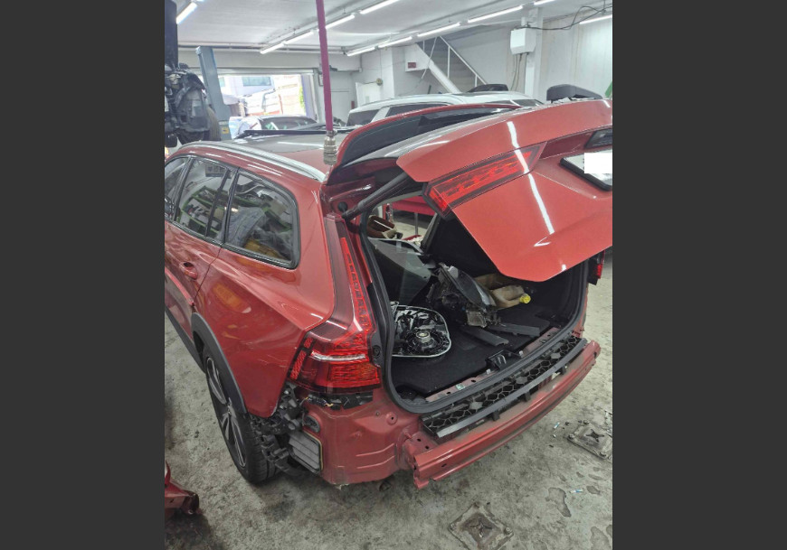 볼보 V60CCT5 AWD