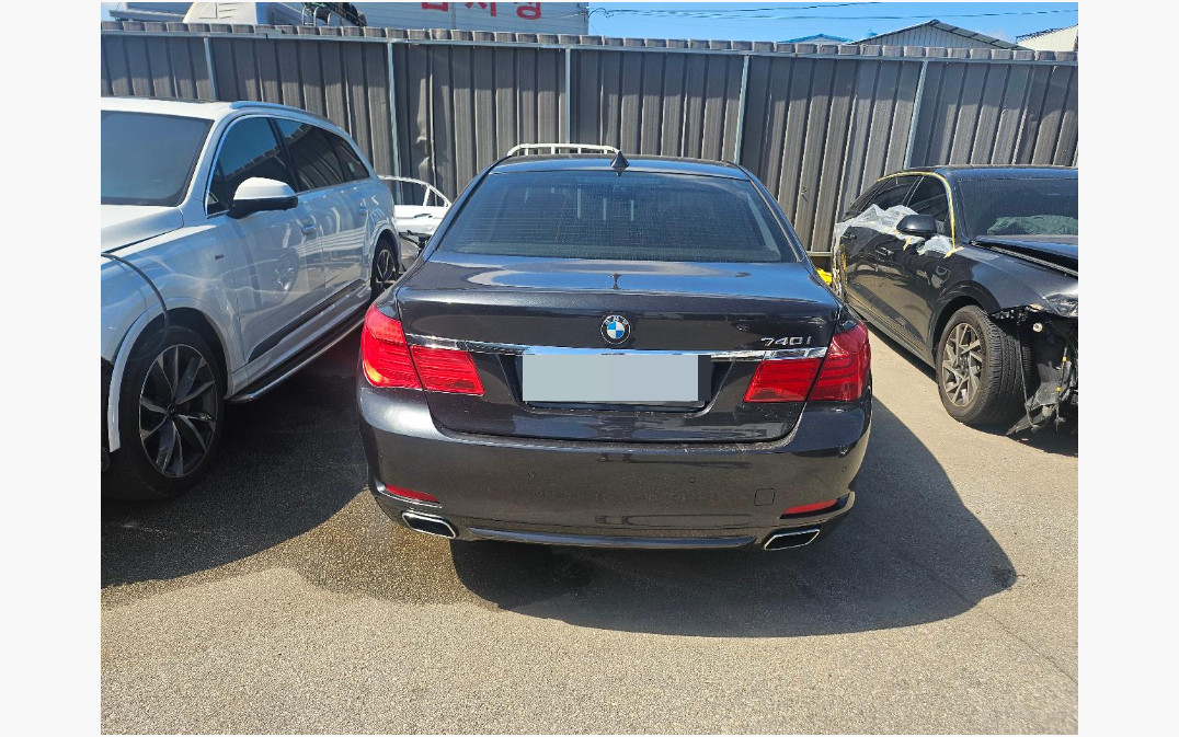 BMW 740i